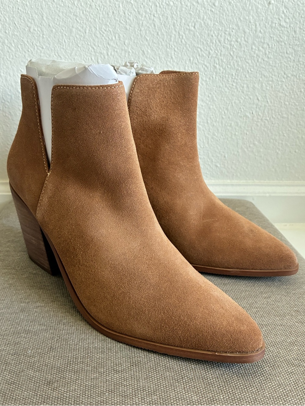 Lisa Vicky Kicky-V Saddle Split Suede Boots NWT